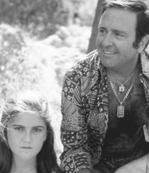 Susana Uribarri Wiki (José Luis Uribarri's Daughter) Age, Husband, Children, Net Worth, Family, BIO & More 3 Childhood photo of Susana with her father José Luis Uribarri Grenouillou