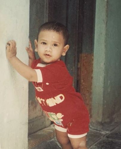 Viraj Ashwin Wiki, Biography, Age, Parents, Girlfriend, Height, Net Worth & More 2 Childhood photo of Viraj Ashwin