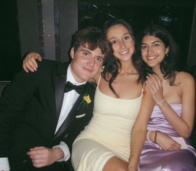 Kylie Rubin (Michael G. Rubin's Daughter) Wiki, Age, Height, Family, Boyfriend, Biography & More 7 Kylie with her friends