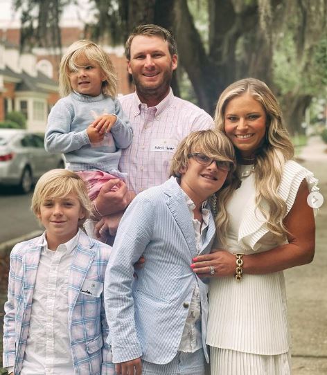 Who is Lindsay Shiver? Wiki, Biography, Age, Husband, Children, Family & More 6 Lindsay Shiver with her family