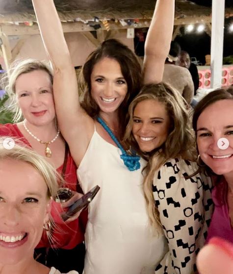 Who is Lindsay Shiver? Wiki, Biography, Age, Husband, Children, Family & More 8 Lindsay Shiver with her friends