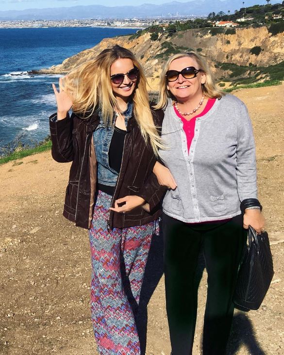 Who is Lucia Oskerova? Age, Height, Net Worth, Husband, Boyfriend, Family, BIO & More 3 Lucia with her mother
