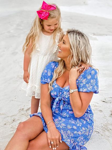 Navy Joan Roberts (Joe Biden's Granddaughter) Age, Wiki, Birthday, Parents, Biography & More 5 Navy Joan Roberts with her mother Lunden Alexis Roberts