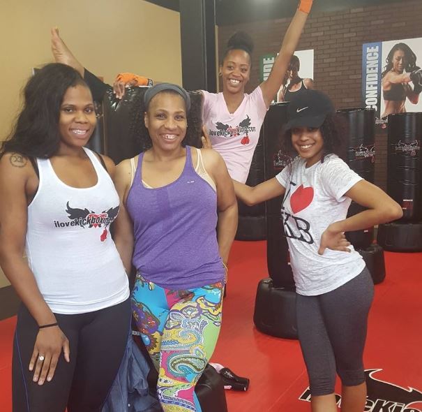 Nisa Vanzant (Iyanla Vanzant's Daughter) Wiki, Biography, Death, Age, Husband, Family & More 7 Nisa Vanzant with friends
