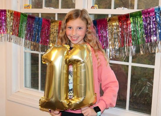 Olivia Knighton: Biography, Wiki, Death Cause, Age, Parents, Education, Boyfriend & More 6 Olivia Knighton on her 11th birthday