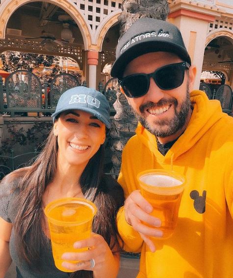 Sarah Illustrates Wiki, Age, Height, Family, Ethnicity, Boyfriend, Biography & More 6 Sarah Illustrates with her husband Alex Illustrates