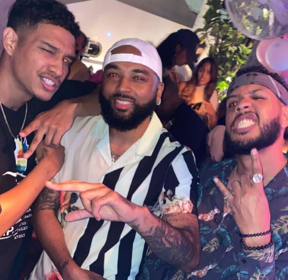 Sarunas J Jackson: Biography, Wiki, Brother, Wife, Parents, Net Worth, Height & More 5 Sarunas J Jackson with his friends