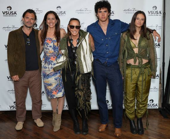 Sebastian de Felice Wiki, Age, Height, Girlfriend, Parents, Net worth, Biography & More 8 Sebastian de Felice with family