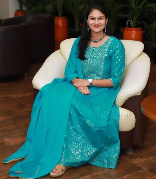 Shraddha Gome (IAS) Wiki, Age, Parents, Husband, Education, Marks, Salary, Biography & More 3 Shraddha Gome wikipedia