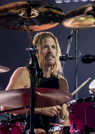 Taylor Hawkins Age, Wife, Children, Parents, Net Worth, Death Reason, Biography & More 4 Taylor Hawkins was a drummer