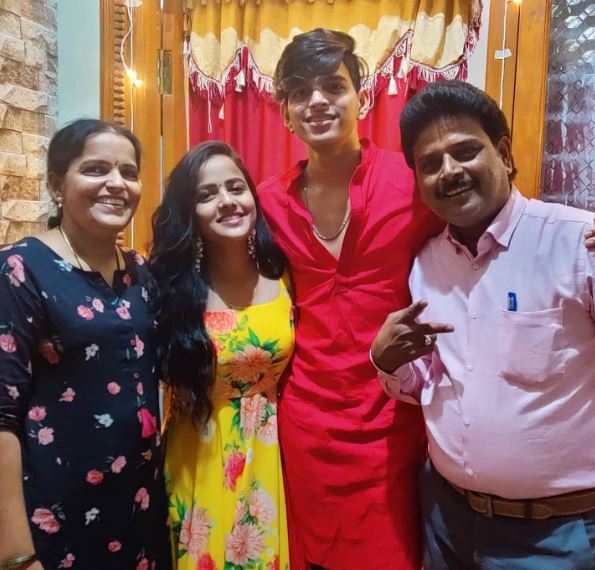 Vaishnavi with her family