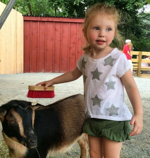 Olivia Knighton: Biography, Wiki, Death Cause, Age, Parents, Education, Boyfriend & More 9 Young Olivia Knighton