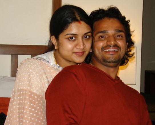 Spandana Raghavendra (Vijay Raghavendra's Wife) Wiki, Biography, Age, Death, Kids, Parents & More 2 An old photo of Spandana and her husband