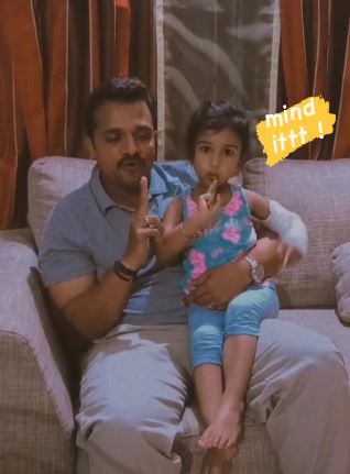 Anaira Rakshith (Rakshith Shivaram’s Daughter) Wiki, Biography, Age, Mother, Family, Boyfriend & Facts 6 Anaira Rakshith with Vijay Raghavendra