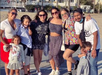 Ariana Viera (Miss Venezuela) Wiki, BIO, Age, Boyfriend, Family, Death, Accident & More 9 Ariana with her friends