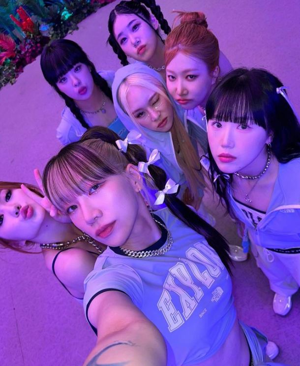 Bada Lee with her friends