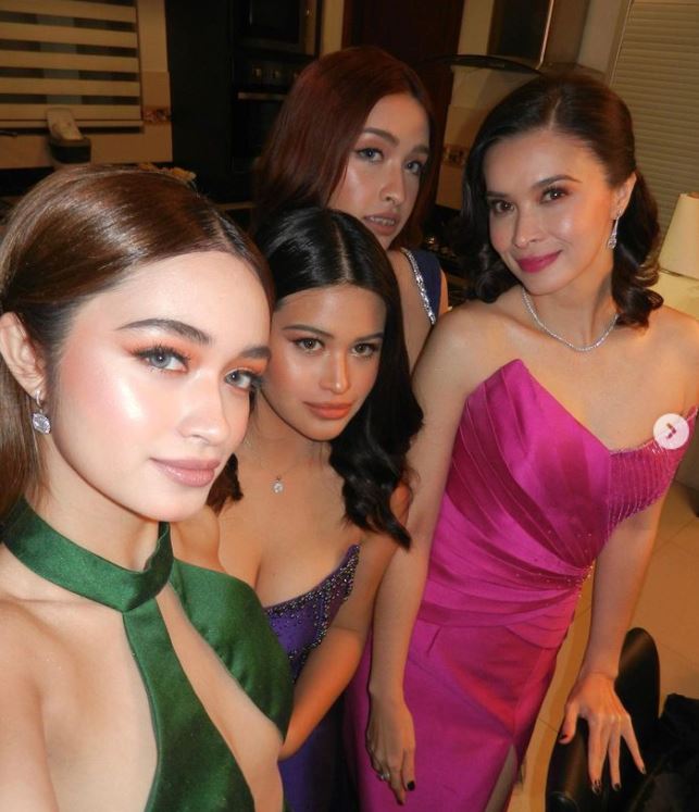 Chesca Montano Wiki (Sunshine Cruz's Daughter), Age, Height, Boyfriend, Biography & More 4 Chesca with her mother and sisters