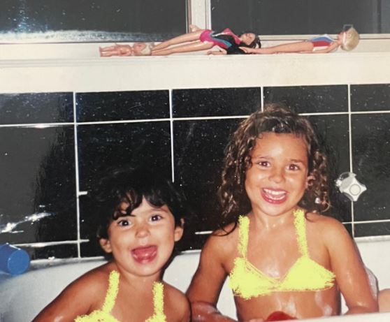 Childhood photo of Georgia with her sister Savannah