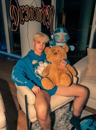 Clix (eSports Player) Age, Height, Net Worth, Girlfriend, Family, Wiki, Biography & More 2 Clix biography