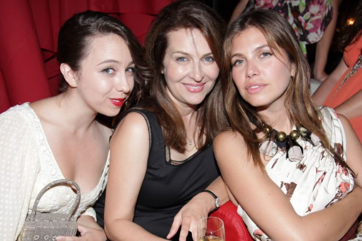 Elena Zhukova Age, Husband, Family, Kids, Net Worth, Height, Biography, Wiki & More 3 Elena with her daughters