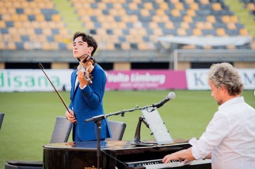 Enzo Kok: Wiki, BIO, Birthday, Age, Parents, Girlfriend, Net Worth, Height & More 6 Enzo Kok is a violinist