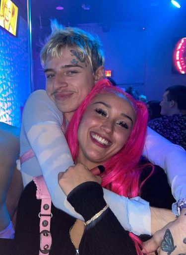 Icy Wyatt Wiki, Age, Height, Net Worth, Parents, Girlfriend, Biography & More 11 Icy Wyatt with his girlfriend Maizeng Usher
