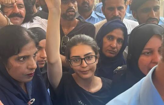 Imaan Hazir Mazari Wiki (Shireen Mazari's Daughter), Husband, Age, Family, Education, Biography & More 5 Imaan Hazir Mazari controversy