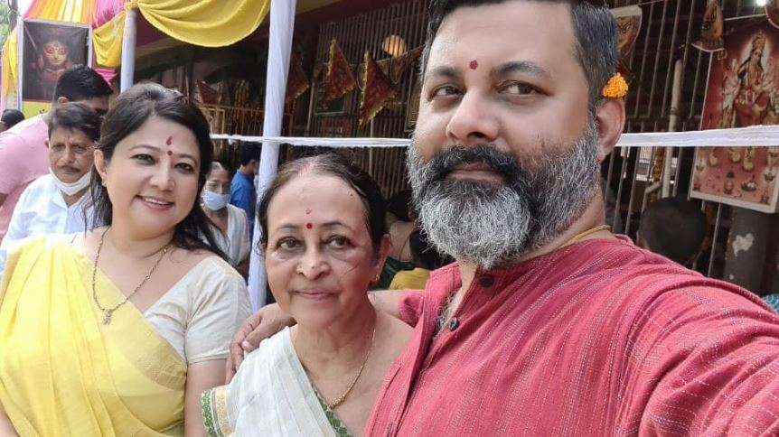 Indrani Tahbildar: Wiki, Age, Husband, Kids, Biography, Family, Death Cause & More 10 Indrani Tahbildar with her husband and mother