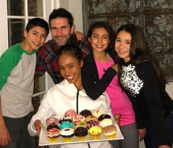 Jonathan Bailey Wiki (Sage Steele’s Husband) Age, Net Worth, Kids, Parents, Height & BIO 5 Jonathan Bailey with his family