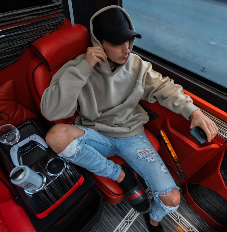 Luke Belmar Age, Height, Net Worth, BIO, Girlfriend, Height, Family & Wiki 3 Luke Belmar net worth