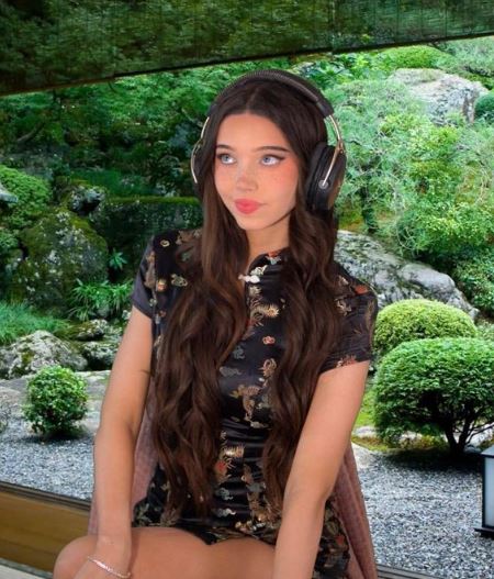 Lydia Violet Height, Age, Wiki, Boyfriend, Parents, Net Worth, Biography & More 8 Lydia Violet wiki