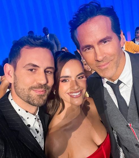 Nick Viall Height, Age, Girlfriend, Family, Net Worth, Biography & More 7 Nick with his friends