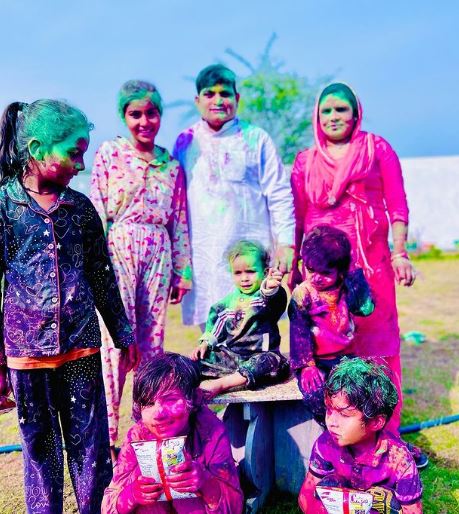 Raju Punjabi Age, Wife, Kids, Family, Biography, Wiki, Death Cause, Songs & More 8 Raju Punjabi with his family