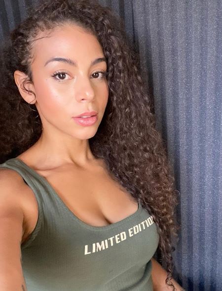 Samantha Irvin biography