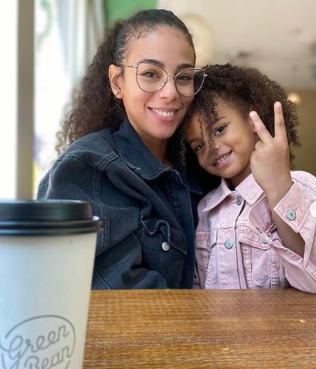 Samantha with her daughter