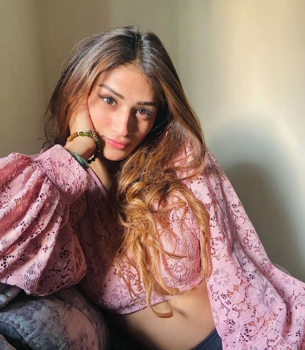 Shweta Sharda Height, Weight, Age, Parents, Education, Birthday, Boyfriend, BIO & More 11 Shweta Sharda biography