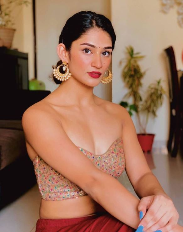 Shweta Sharda Height, Weight, Age, Parents, Education, Birthday, Boyfriend, BIO & More 9 Shweta Sharda is a dancer