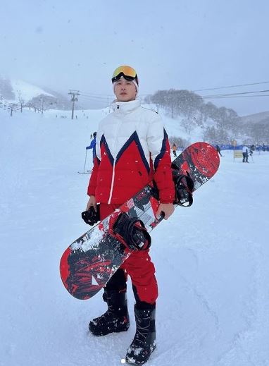 Thassapak Hsu Wife, Girlfriend, Age, Height, Family, Children ...