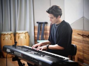 Thassapak Hsu Wife, Girlfriend, Age, Height, Family, Children ...