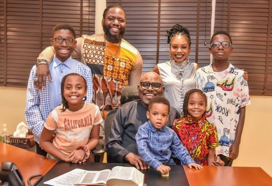 Tolu Odukoya Ijogun (Bimbo Odukoya's Daughter) Wiki, Age, Husband, Net worth, Parents, Siblings & More 3 Tolu with her family