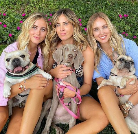 Valentina Ferragni Age, Boyfriend, Family, Height, Net worth, Biography, Wiki & More 11 Valentina with her friends