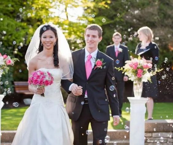 Yvonne Ho Age, Husband, Family, Kids, Biography, Wiki, Net Worth & More 8 Wedding photo of Yvonne Ho