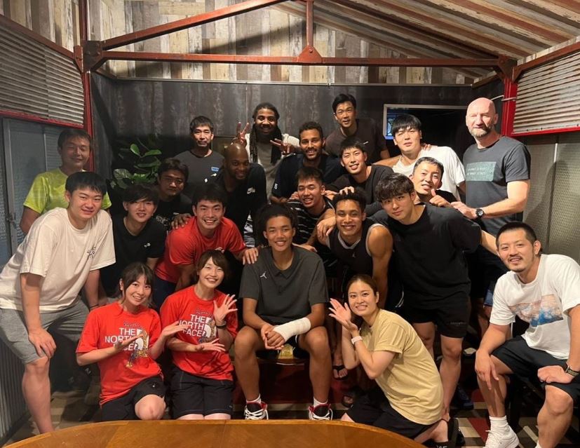 Yuki Kawamura with his friends