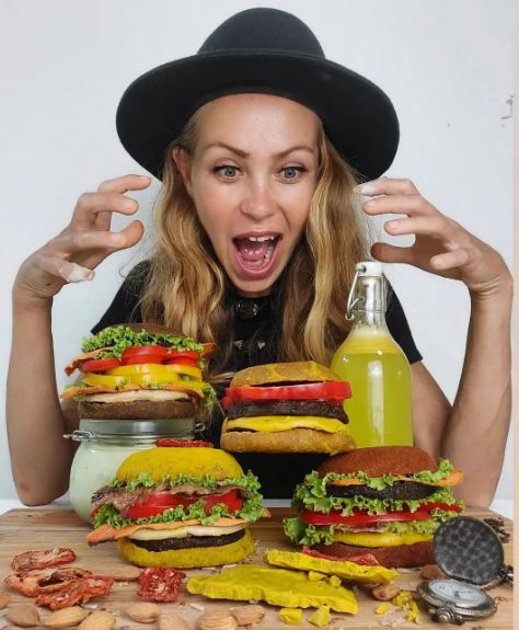 Zhanna D’Art Wiki, Biography, Age, Husband, Family, Weight, Height, Death & More 11 Zhanna D’Art career