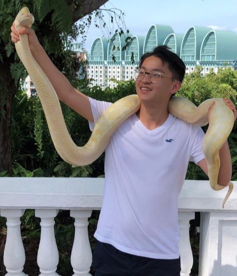 Zhong (Youtuber) Wiki, Biography, Age, Girlfriend, Height, Net Worth, Family & More 9 Zhong biodata