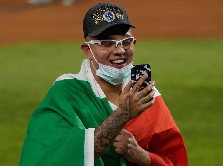 Daisy Perez Wiki (Julio Urias’ Girlfriend), Age, Family, Net Worth, Biography & More 6 A photo of Julio Urias
