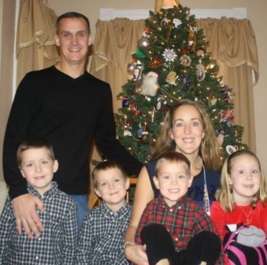 Alison Lewandowski Age, Wiki, Husband, Children, Family, Net Worth, Biography & More 3 Alison Lewandowski with her husband and kids