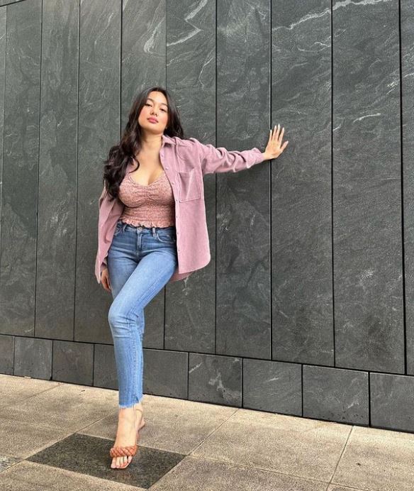 Ava Mendez height
