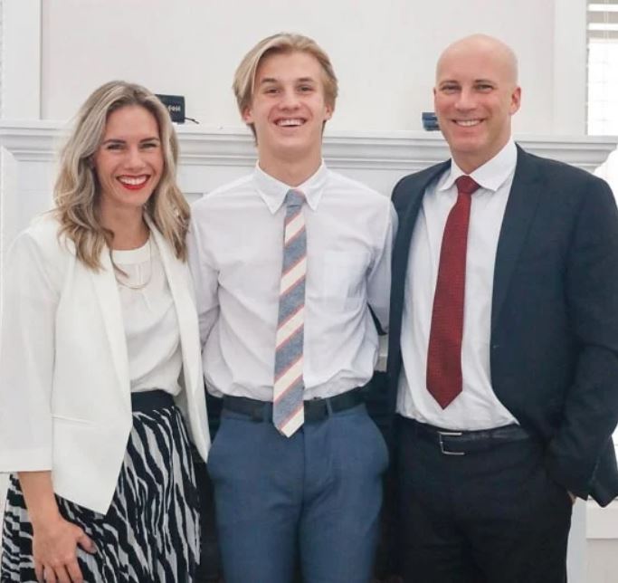 Chad Franke Wiki (Ruby Franke’s Son), Age, Height, Family, Biography, Birthday & More 7 Chad with his friends