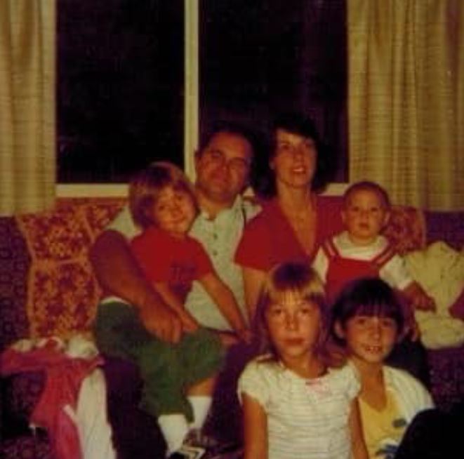 Heidi Przybyla Husband, Family, Age, Wiki, Net Worth, Education, Height & BIO 2 Childhood photo of Heidi with her parents & siblings